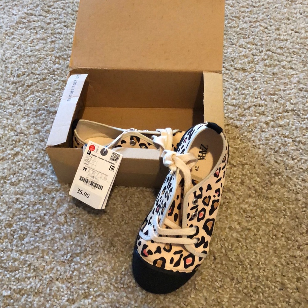 Girl shoes